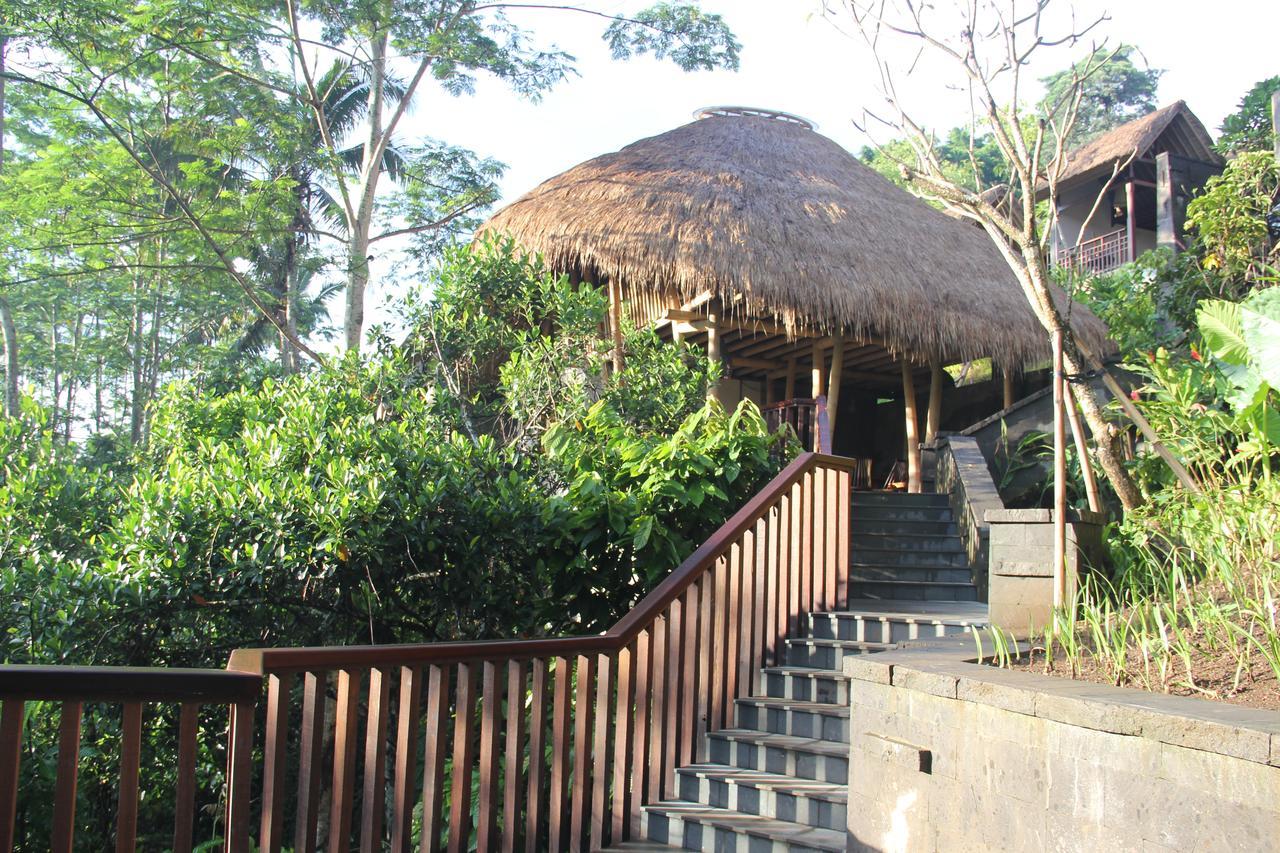 Tejaprana Resort & Spa Ubud  Exterior photo The resort's main building