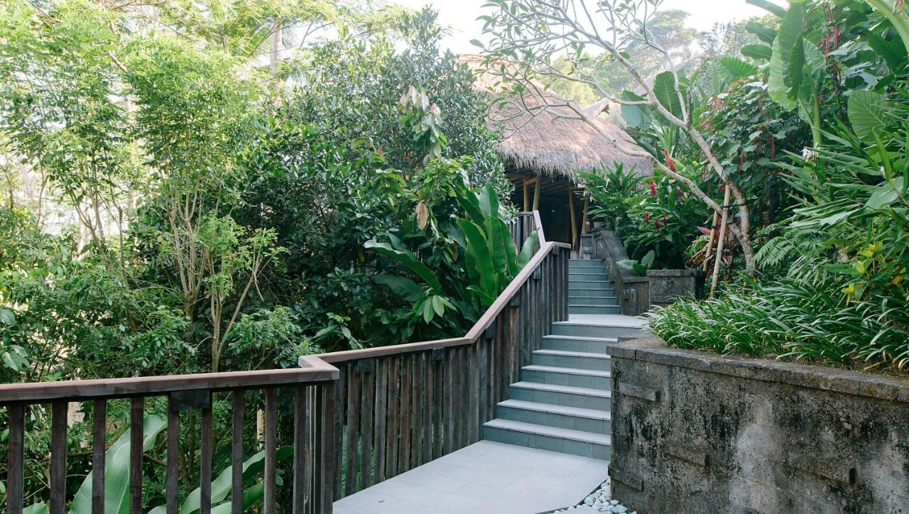 Tejaprana Resort & Spa Ubud  Exterior photo Entrance to the resort